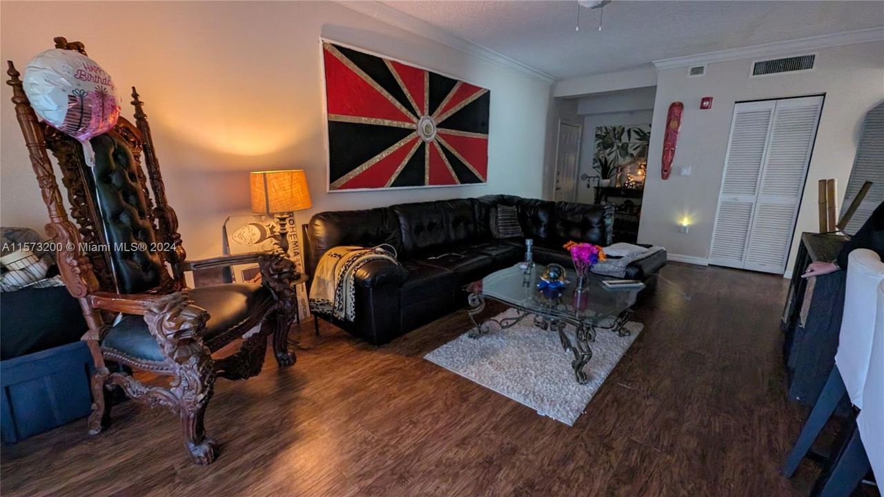 For Sale: $340,000 (2 beds, 2 baths, 1130 Square Feet)