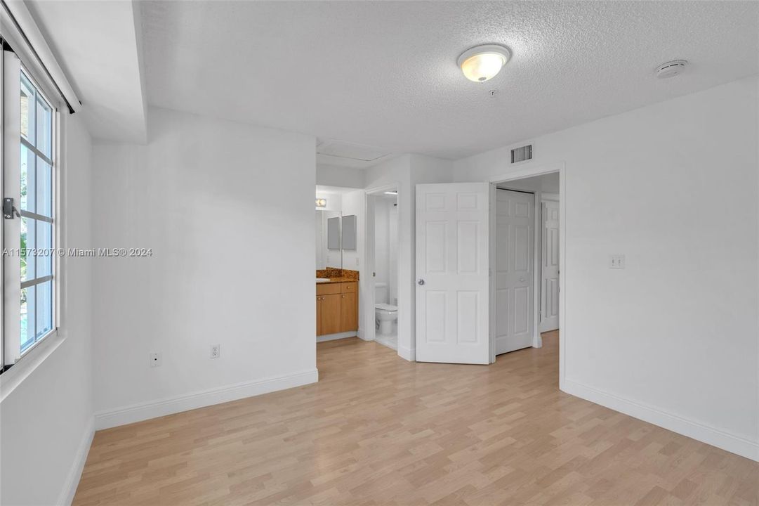 For Rent: $3,500 (2 beds, 2 baths, 1270 Square Feet)