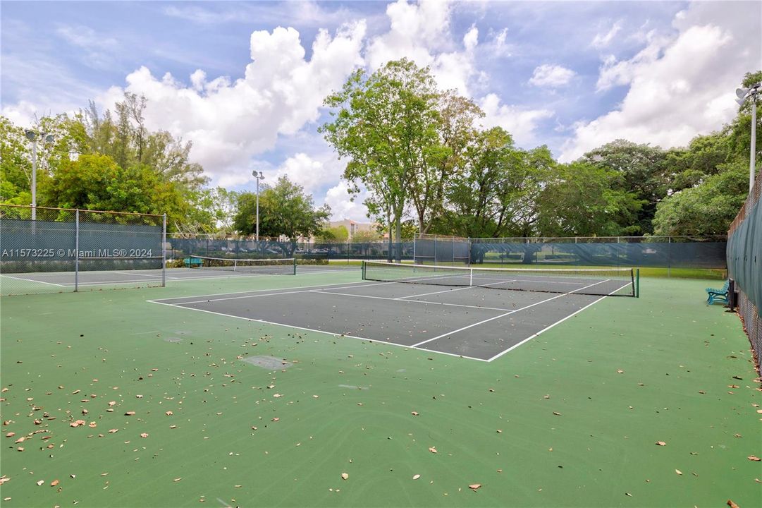 For Sale: $312,000 (3 beds, 2 baths, 1260 Square Feet)