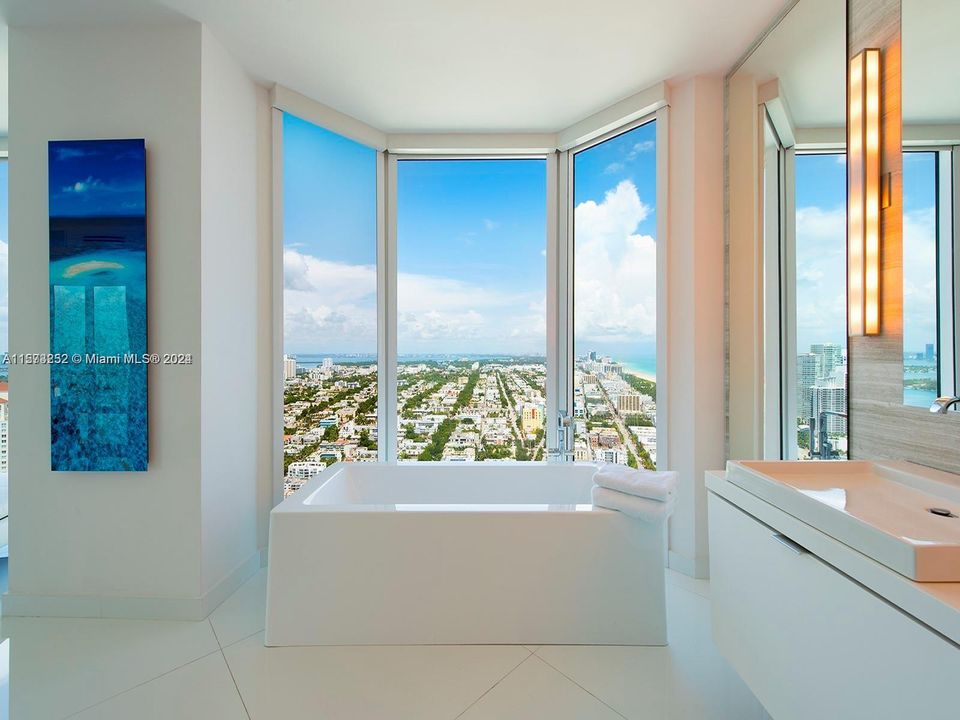 Recientemente alquilado: $25,000 (3 camas, 3 baños, 4300 Pies cuadrados)