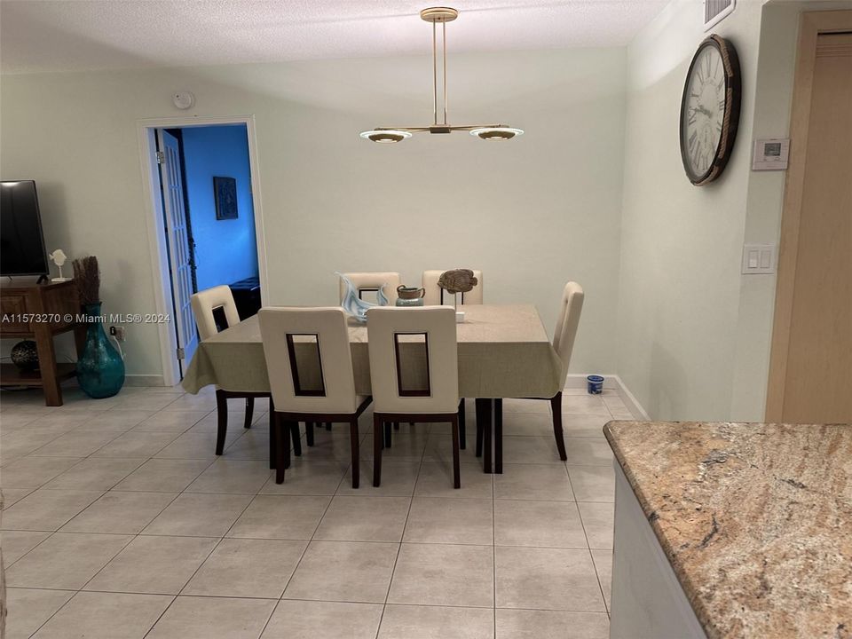 For Sale: $279,900 (2 beds, 2 baths, 1083 Square Feet)