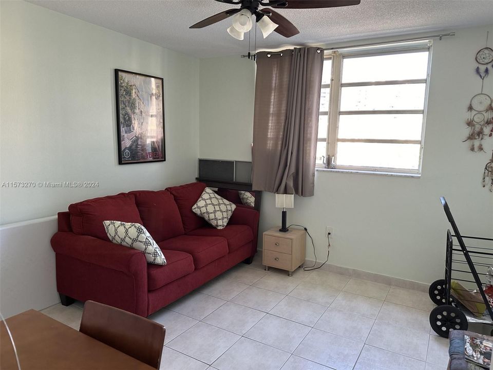 For Sale: $285,000 (2 beds, 2 baths, 1083 Square Feet)