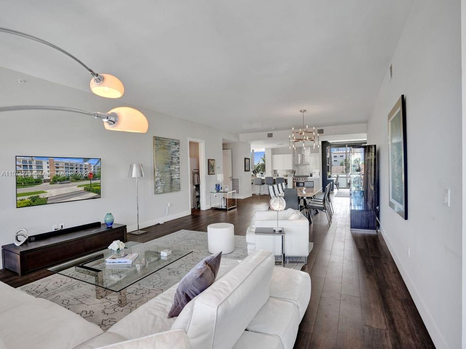 For Sale: $2,390,000 (3 beds, 2 baths, 2590 Square Feet)