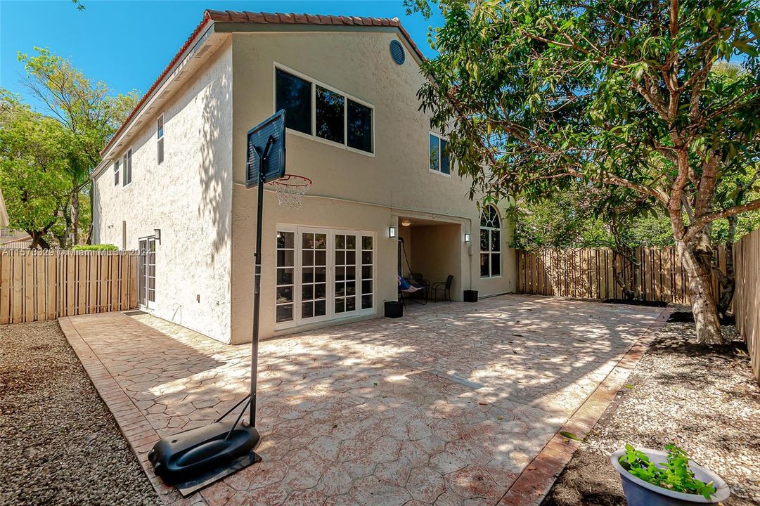 Active With Contract: $649,500 (4 beds, 2 baths, 2531 Square Feet)