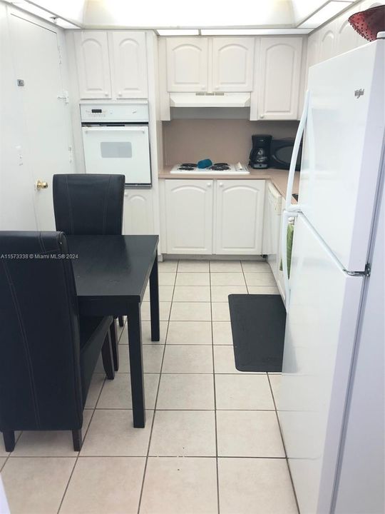 Recently Rented: $2,575 (1 beds, 1 baths, 874 Square Feet)
