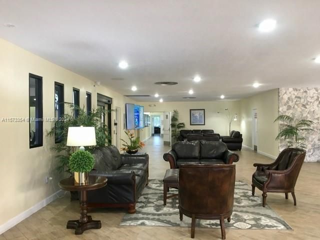 For Sale: $195,000 (2 beds, 2 baths, 1213 Square Feet)
