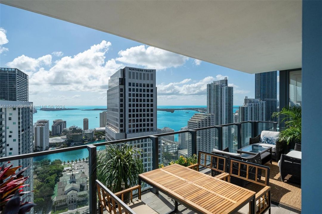 For Sale: $2,900,000 (3 beds, 4 baths, 2526 Square Feet)