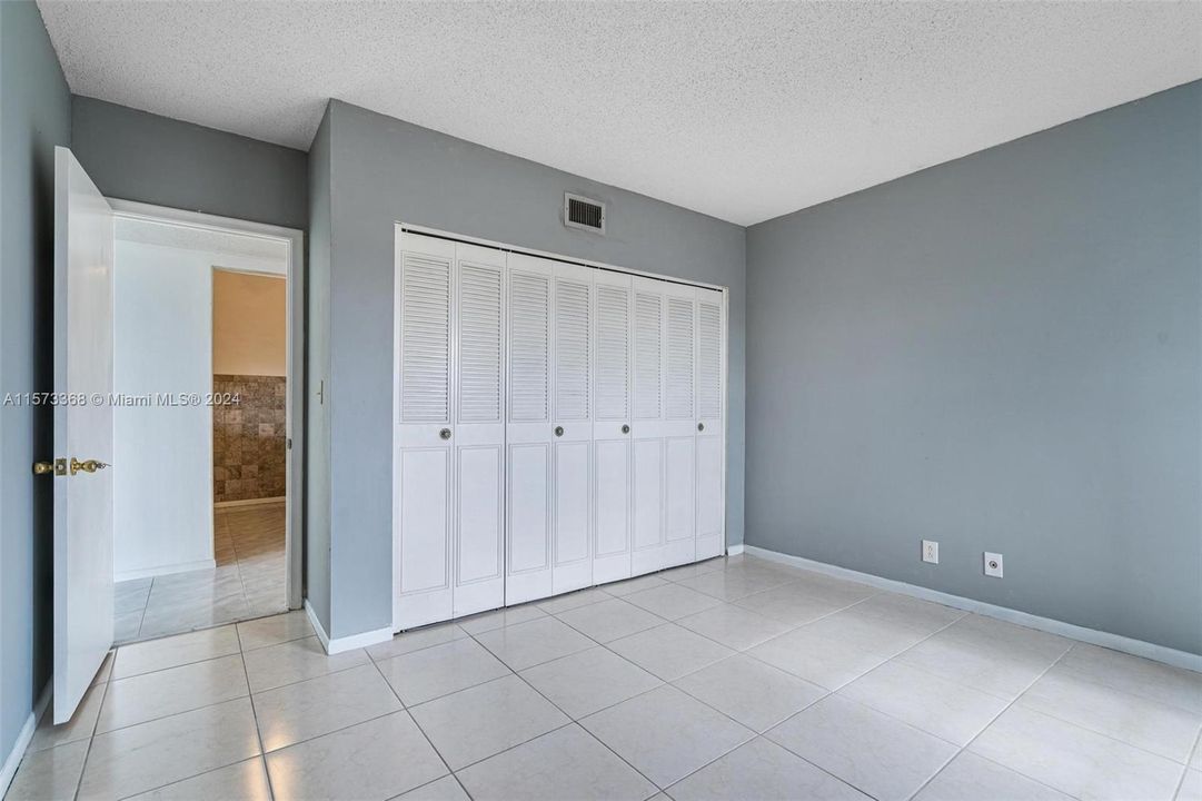 For Sale: $269,900 (2 beds, 2 baths, 1080 Square Feet)