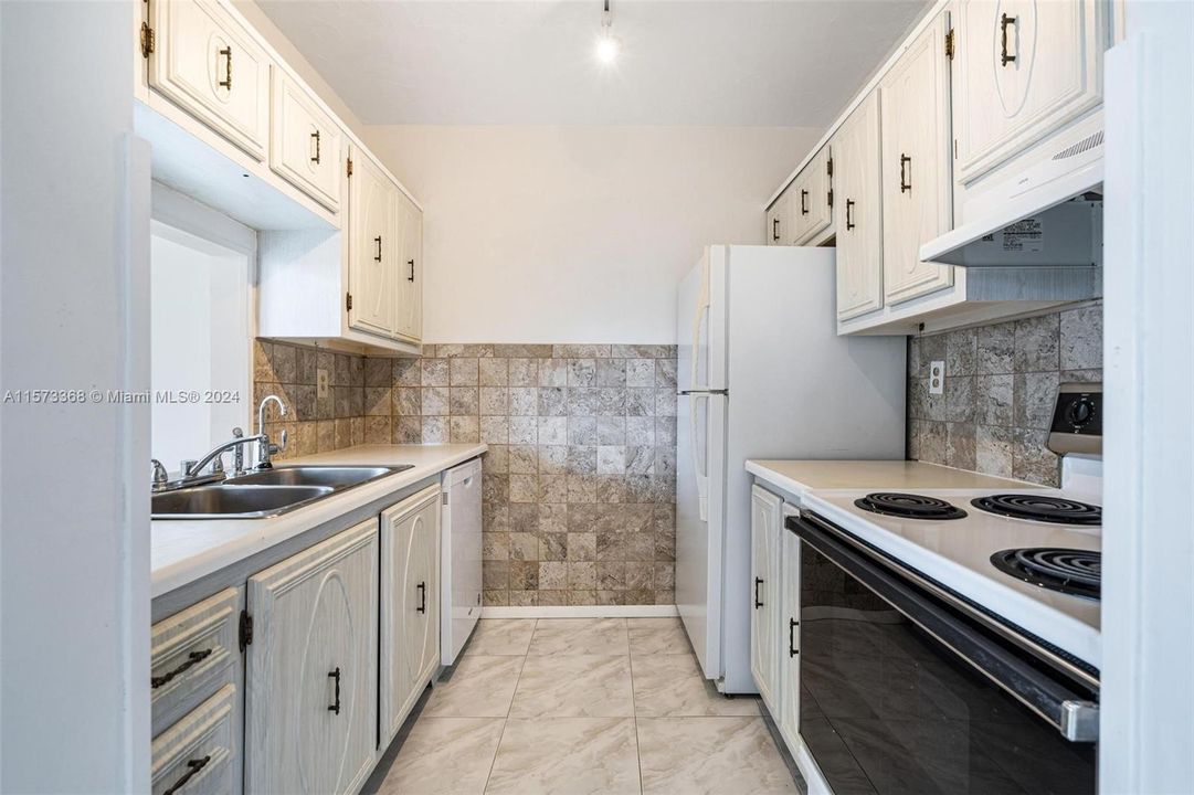 For Sale: $269,900 (2 beds, 2 baths, 1080 Square Feet)