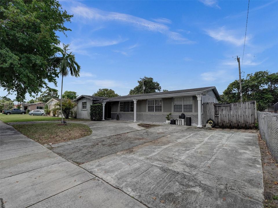 Active With Contract: $500,000 (4 beds, 2 baths, 1800 Square Feet)