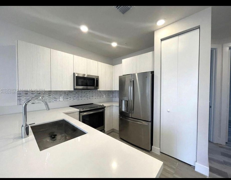 For Rent: $3,100 (3 beds, 2 baths, 1102 Square Feet)