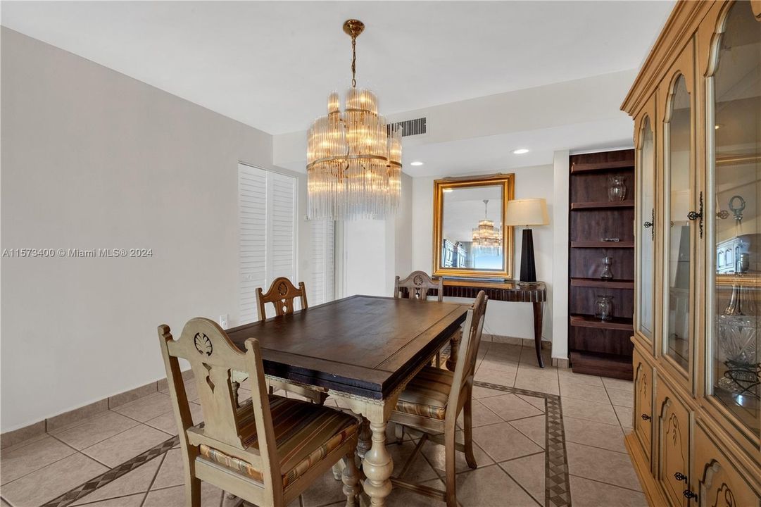 For Sale: $435,000 (2 beds, 2 baths, 1048 Square Feet)