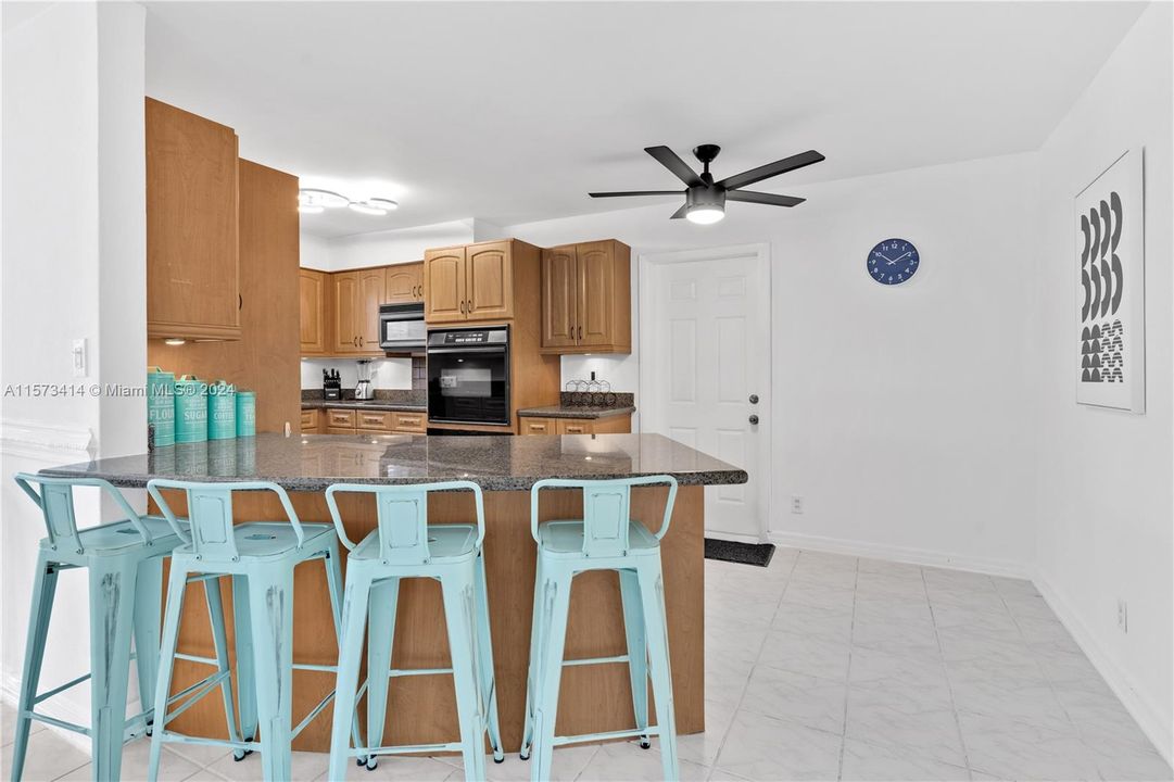 For Sale: $585,000 (2 beds, 2 baths, 1323 Square Feet)