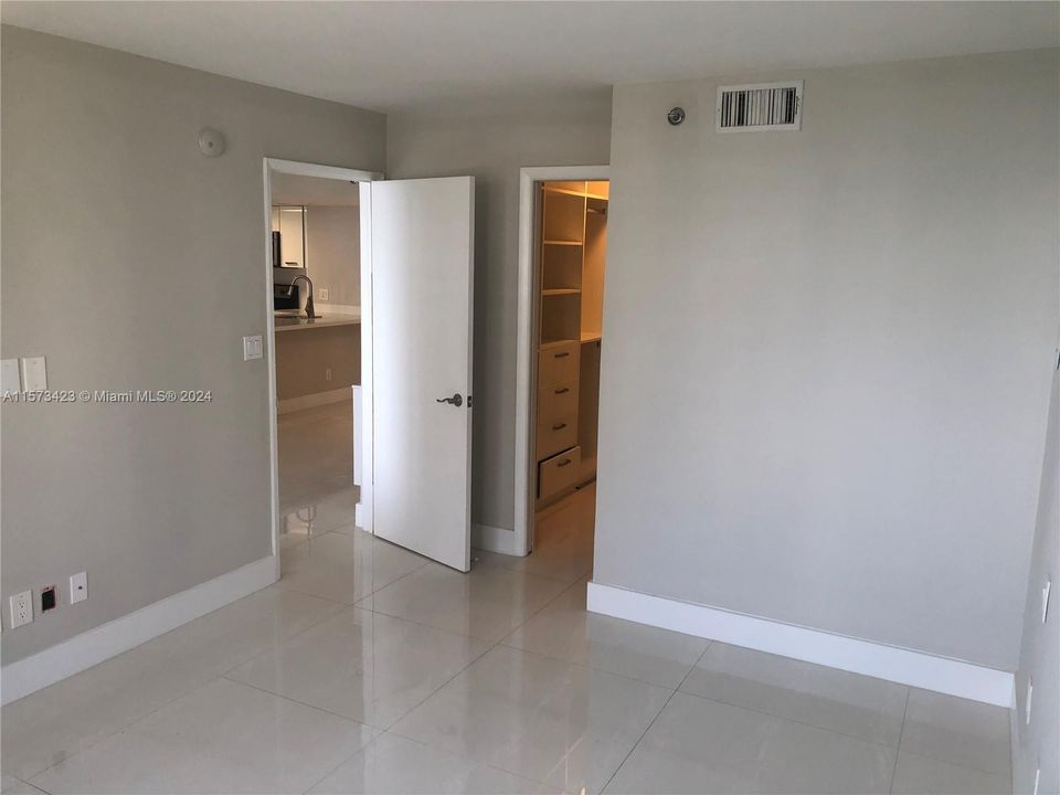 Recently Rented: $4,200 (2 beds, 2 baths, 985 Square Feet)