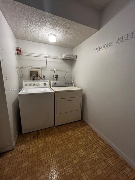 待售: $188,000 (2 贝兹, 2 浴室, 1350 平方英尺)