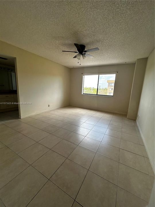 Active With Contract: $188,000 (2 beds, 2 baths, 1350 Square Feet)