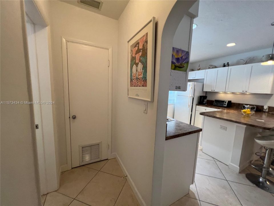 For Rent: $1,900 (1 beds, 1 baths, 624 Square Feet)