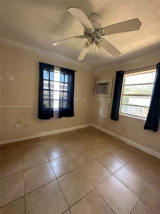 Active With Contract: $339,900 (2 beds, 1 baths, 1019 Square Feet)