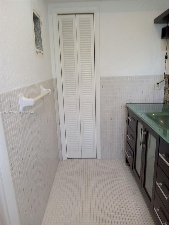 For Sale: $170,000 (2 beds, 2 baths, 1074 Square Feet)