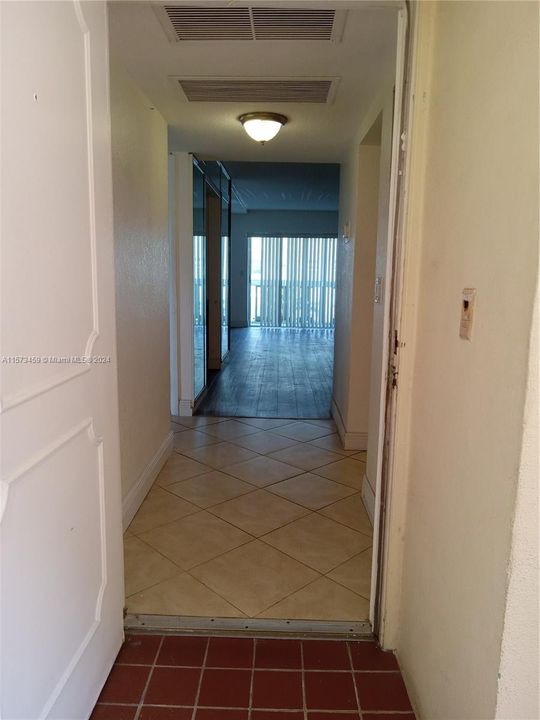 For Sale: $170,000 (2 beds, 2 baths, 1074 Square Feet)