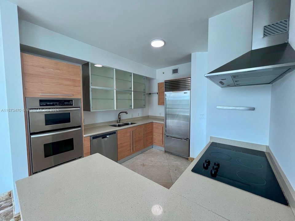 Active With Contract: $5,500 (2 beds, 2 baths, 1594 Square Feet)