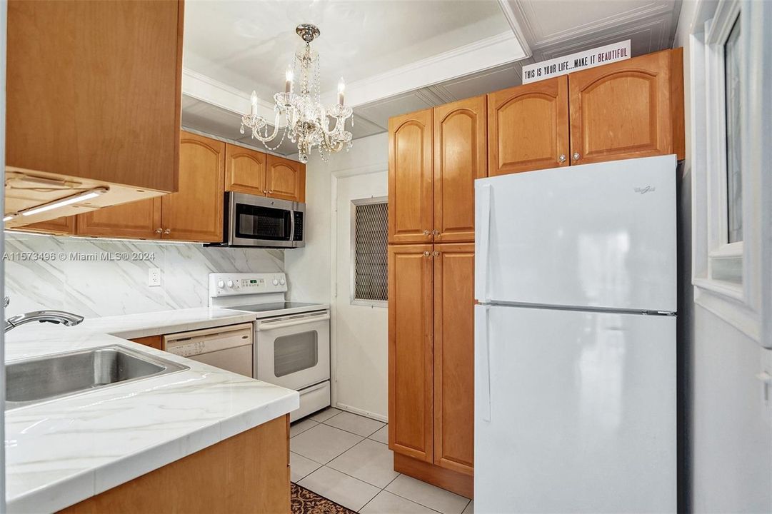 For Sale: $168,500 (2 beds, 2 baths, 960 Square Feet)