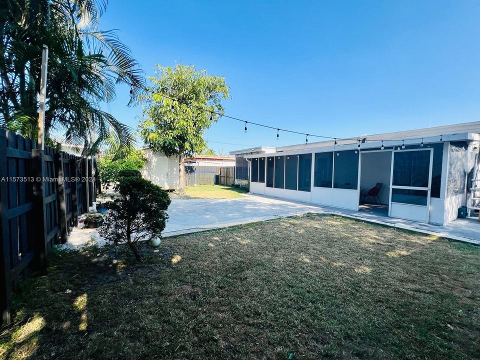 For Sale: $499,000 (3 beds, 2 baths, 1372 Square Feet)