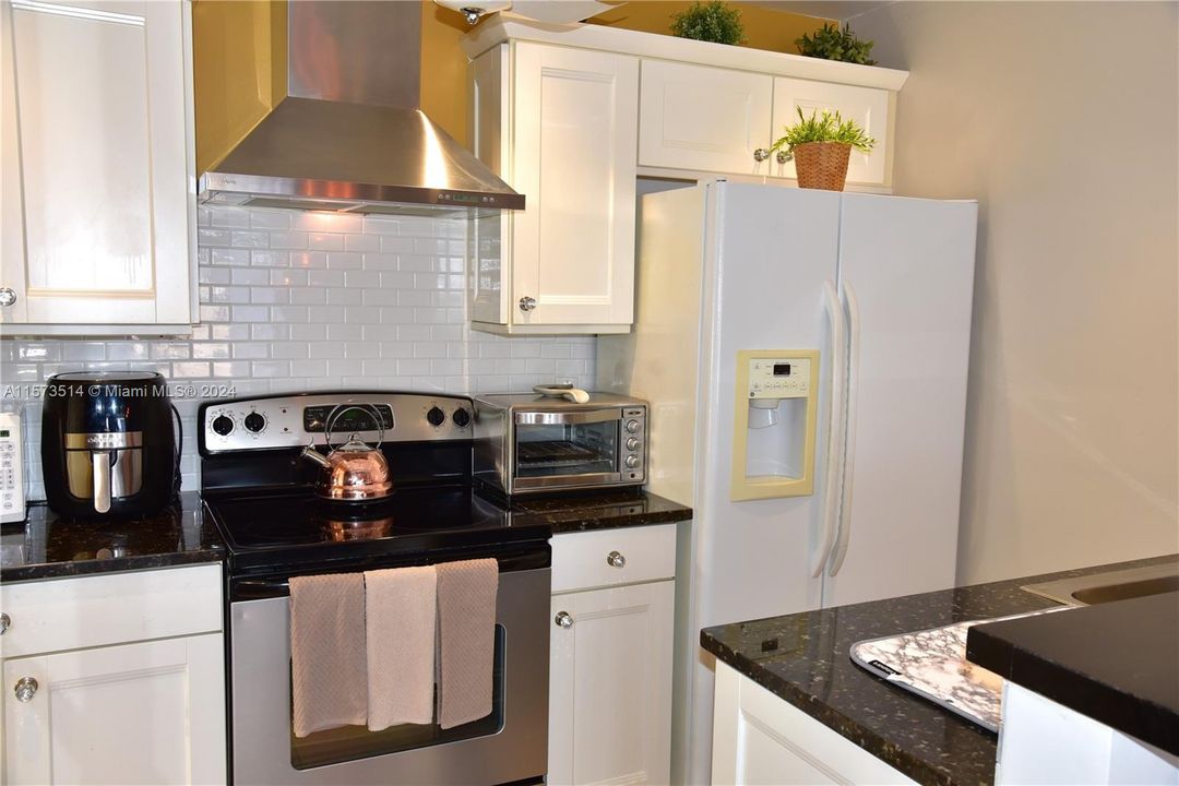 For Sale: $139,000 (1 beds, 1 baths, 680 Square Feet)