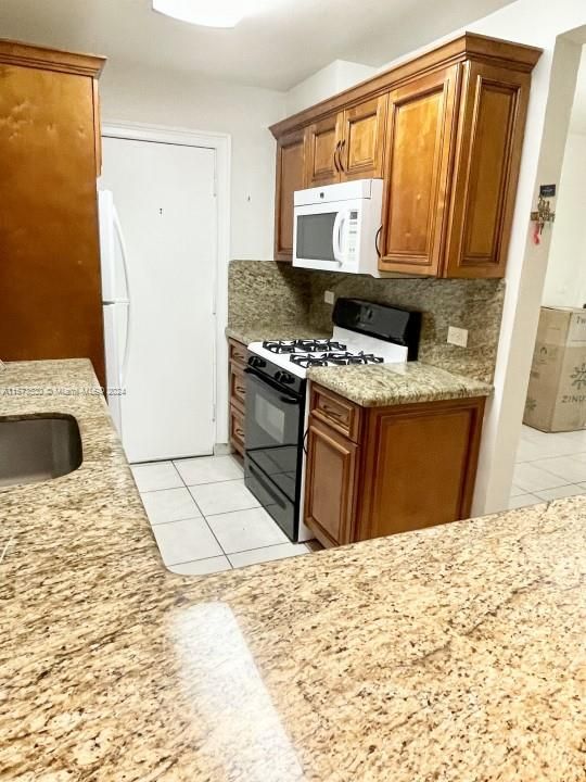 For Sale: $373,500 (2 beds, 2 baths, 1040 Square Feet)
