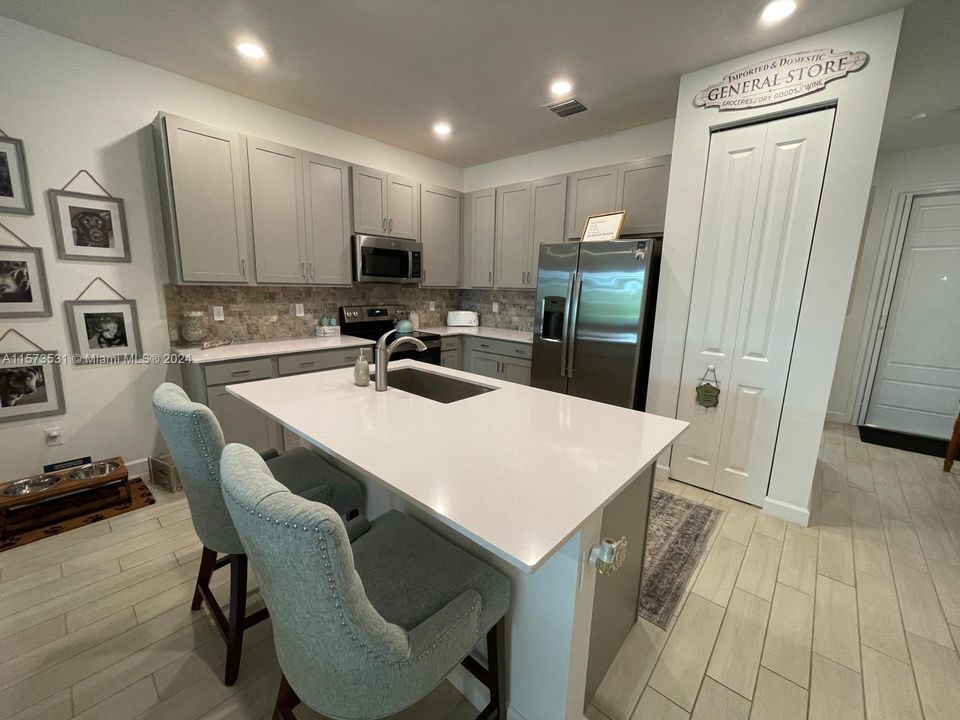 For Sale: $484,999 (2 beds, 2 baths, 1319 Square Feet)