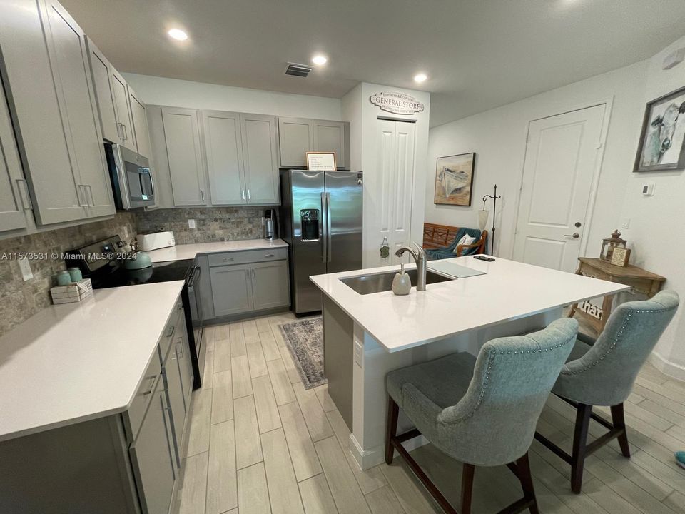 For Sale: $484,999 (2 beds, 2 baths, 1319 Square Feet)