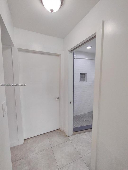 For Rent: $2,200 (2 beds, 1 baths, 749 Square Feet)