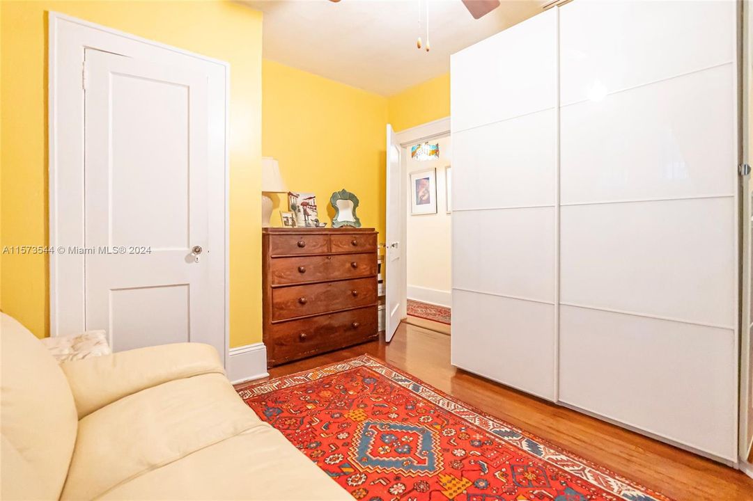 For Sale: $2,150,000 (3 beds, 2 baths, 1370 Square Feet)