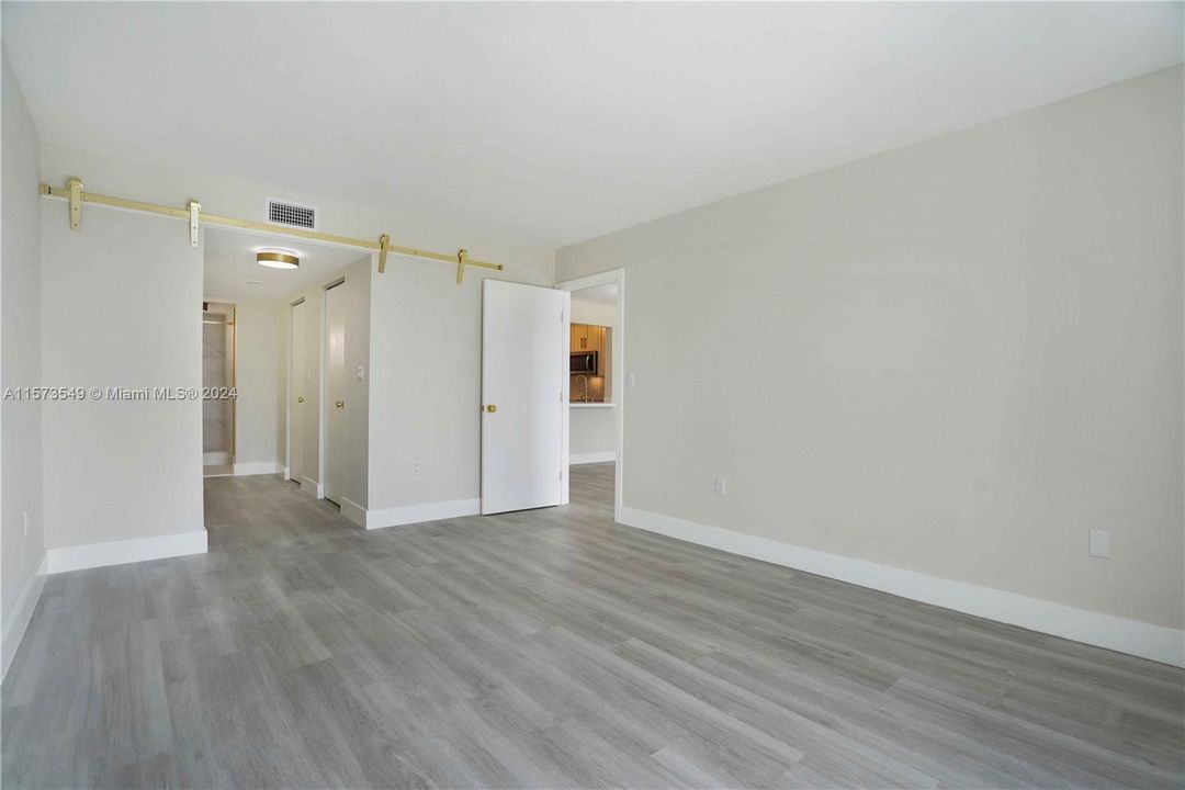 For Sale: $349,000 (1 beds, 1 baths, 864 Square Feet)