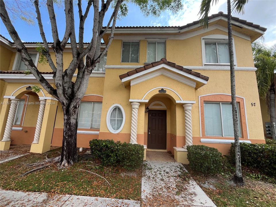 Active With Contract: $2,500 (3 beds, 3 baths, 1423 Square Feet)