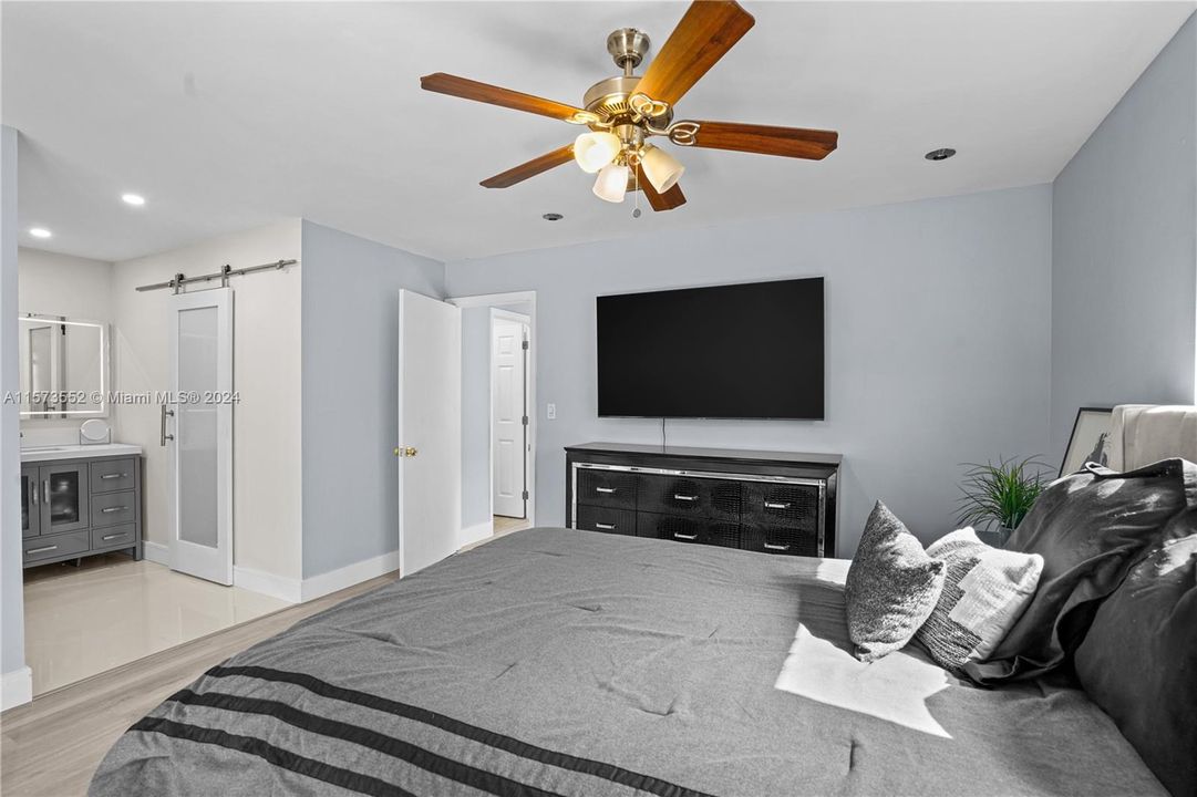 For Sale: $550,000 (4 beds, 2 baths, 1516 Square Feet)