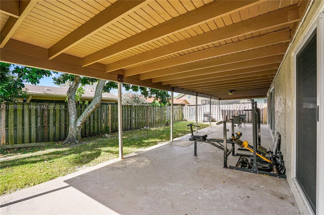 For Sale: $550,000 (4 beds, 2 baths, 1516 Square Feet)