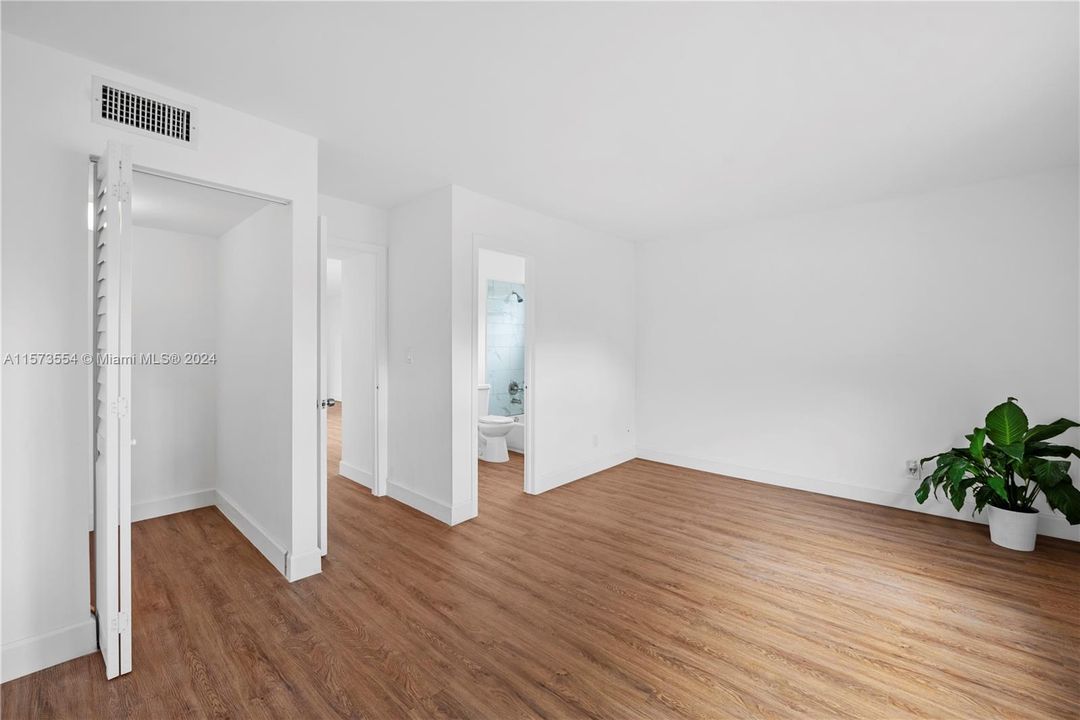 Active With Contract: $205,000 (1 beds, 1 baths, 770 Square Feet)