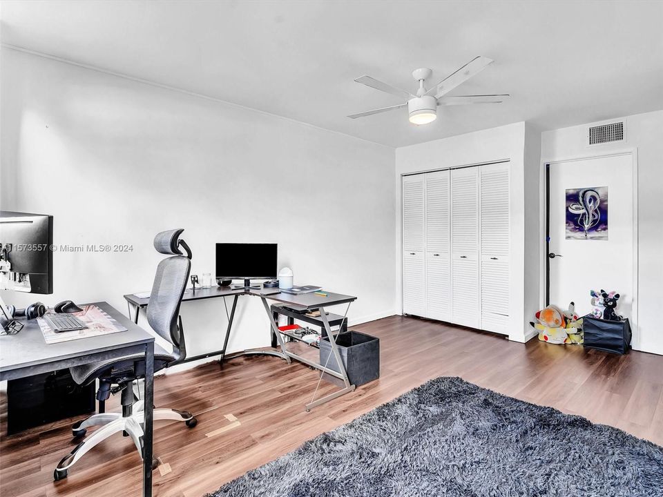 Active With Contract: $2,200 (2 beds, 2 baths, 1036 Square Feet)