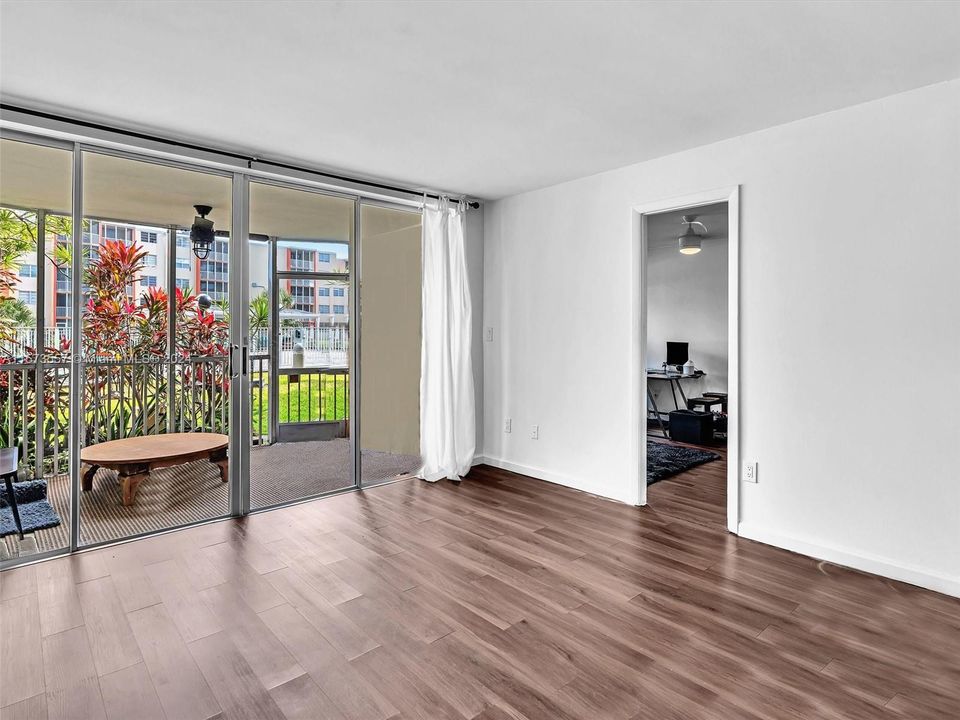 Active With Contract: $2,200 (2 beds, 2 baths, 1036 Square Feet)