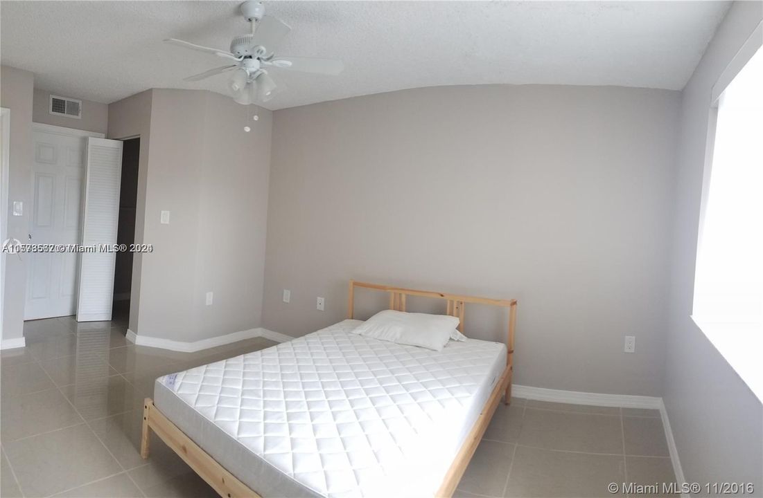 Active With Contract: $2,100 (2 beds, 2 baths, 1120 Square Feet)