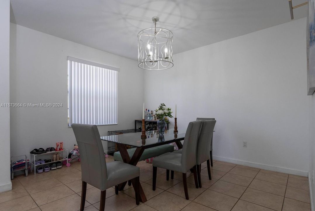 For Sale: $475,000 (2 beds, 2 baths, 1422 Square Feet)