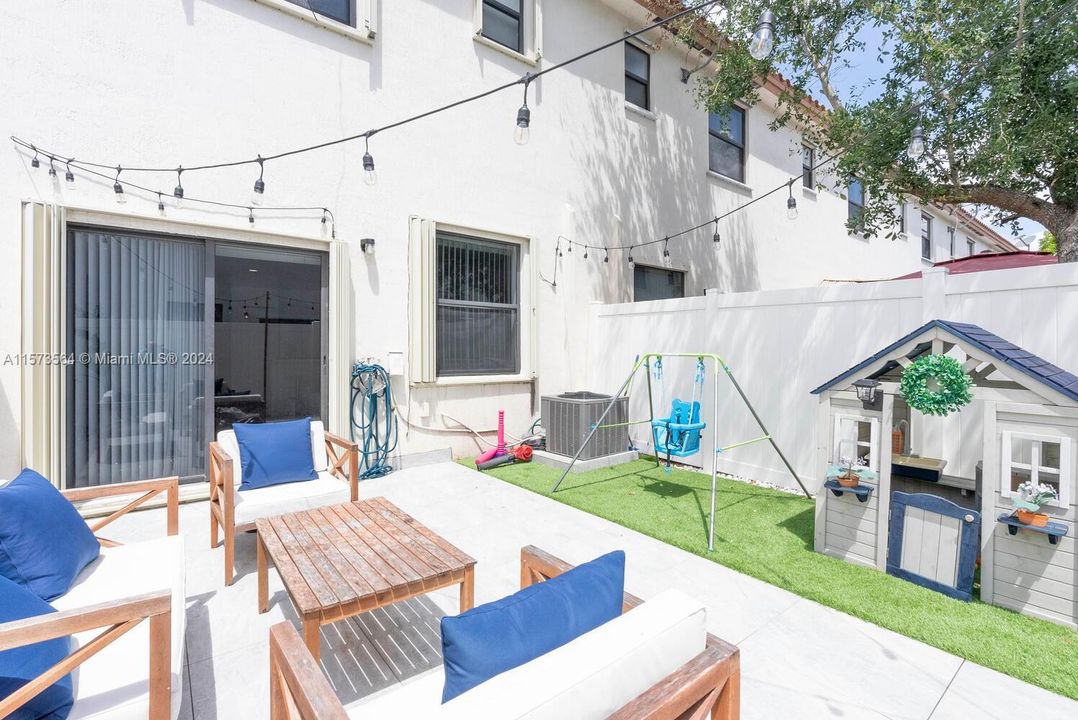 For Sale: $475,000 (2 beds, 2 baths, 1422 Square Feet)