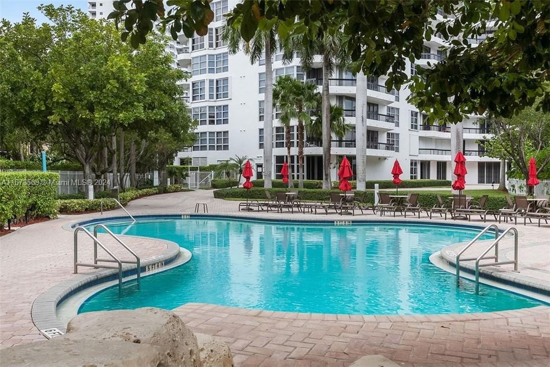 Active With Contract: $3,150 (2 beds, 2 baths, 1181 Square Feet)