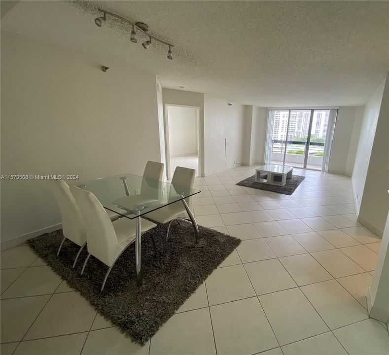 For Rent: $3,150 (2 beds, 2 baths, 1181 Square Feet)