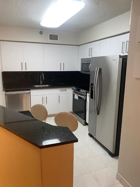 For Rent: $3,150 (2 beds, 2 baths, 1181 Square Feet)