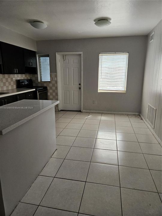 Active With Contract: $2,100 (2 beds, 1 baths, 5105 Square Feet)