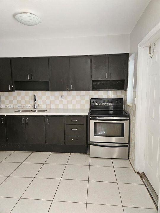 Active With Contract: $2,100 (2 beds, 1 baths, 5105 Square Feet)