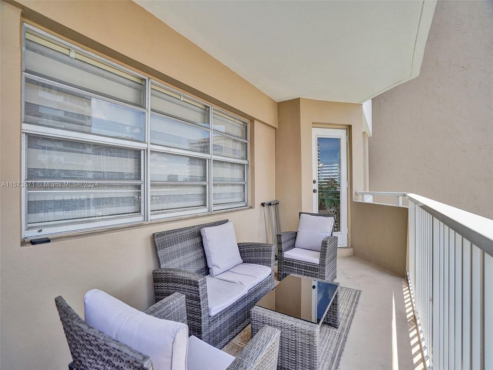 For Sale: $449,000 (2 beds, 2 baths, 1380 Square Feet)