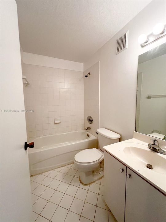 合同活跃: $2,150 (3 贝兹, 2 浴室, 1024 平方英尺)